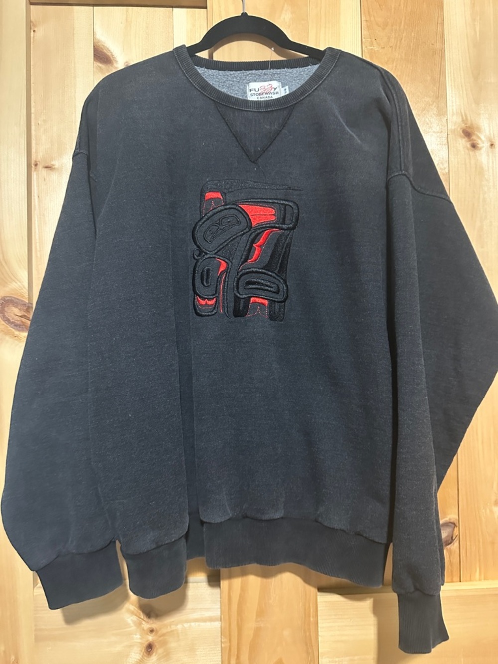 VTG Fuzzy Stonewash Canada Indigenous Art Embroidered Sweatshirt L